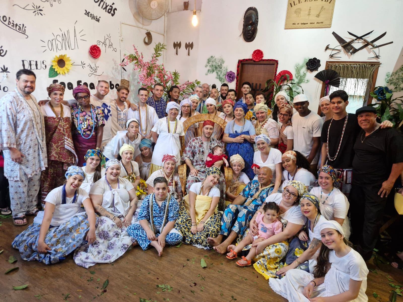 Família espiritual reunida no Ilê Asé Idí